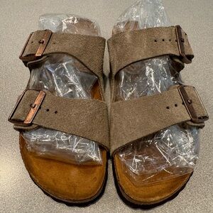 Birkenstock Arizona soft foodbed two straps suede leather. Size 6-6.5 Taupe